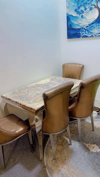 ميز طعام للبيع السعر ١٥٠ للستفسار ٠٧٧٠٥٤٧٢٧٩٨