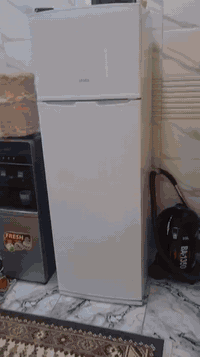 بيوت عدد اثنين مساحة البيت 200متر عدد غرف النوم كل بيت غرفتين نوم وصالة واستقبال وصحيات خارجية وداخلية وحديقة وسطية بين البيت وحديقة خلفية مساحة الكلية للبيتين والحديقة 600 متر بناء حديث قريب على شارع العريفية الرئيسي معروضةفي مكتب الزيدي في العريفية الشارع العام رقم الهاتف *********** السعر النهائي 305 مليون
