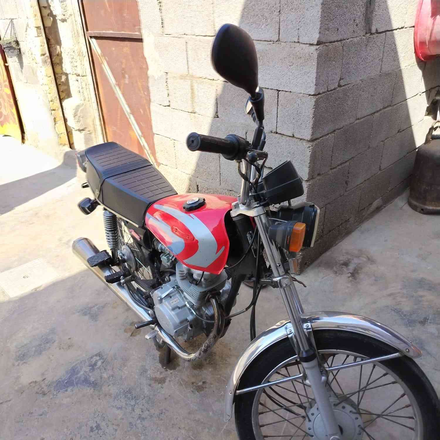 دراجه ايراني بتياز  نضيفه بس مجفت اوراق اصوليه تترقم  متواجد عل  عل واساب ***********
