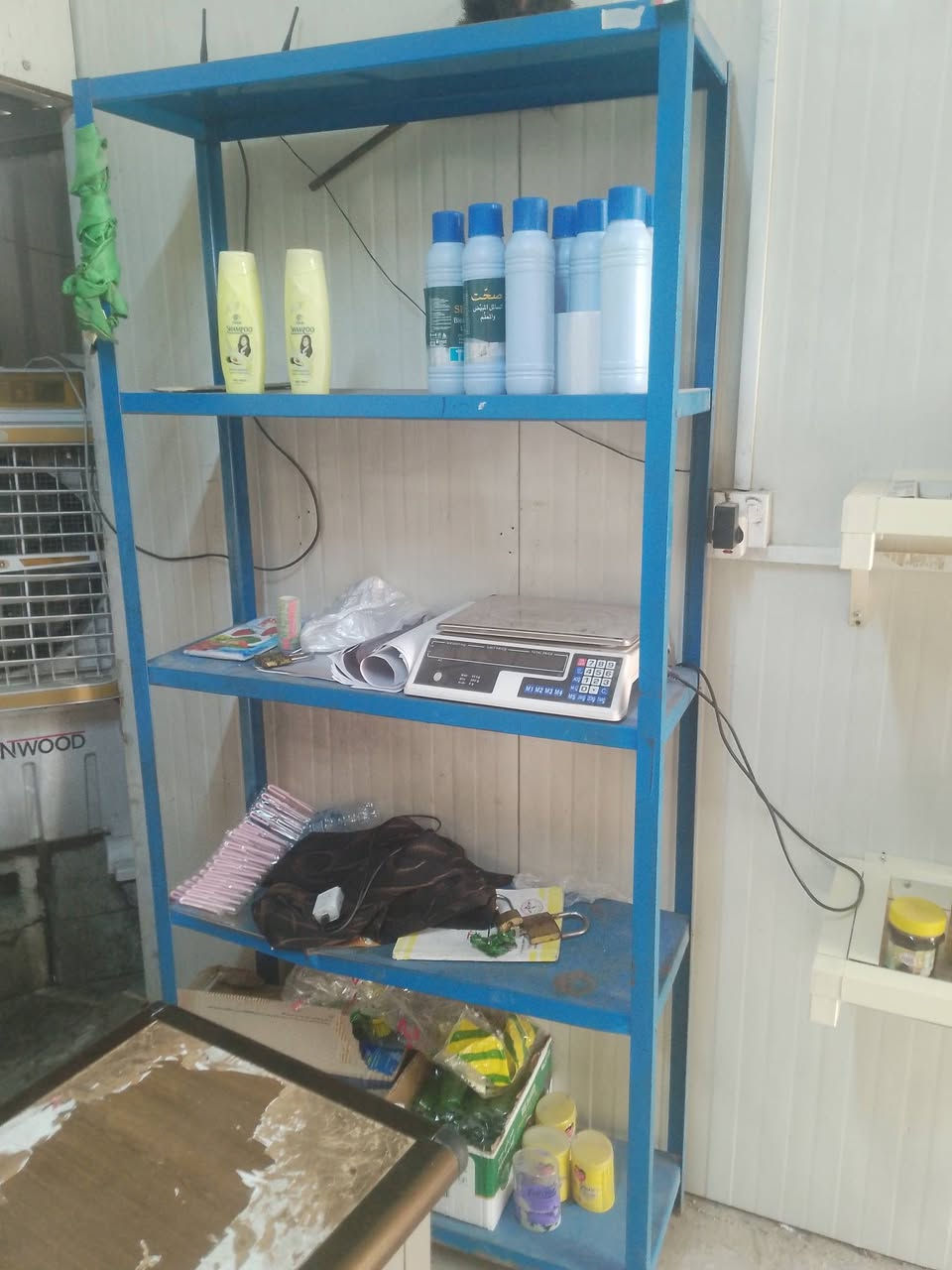 سلام عليكم عندي غراض لبيع نضيفات المكان بغداد حي العامل التواصل ***********
