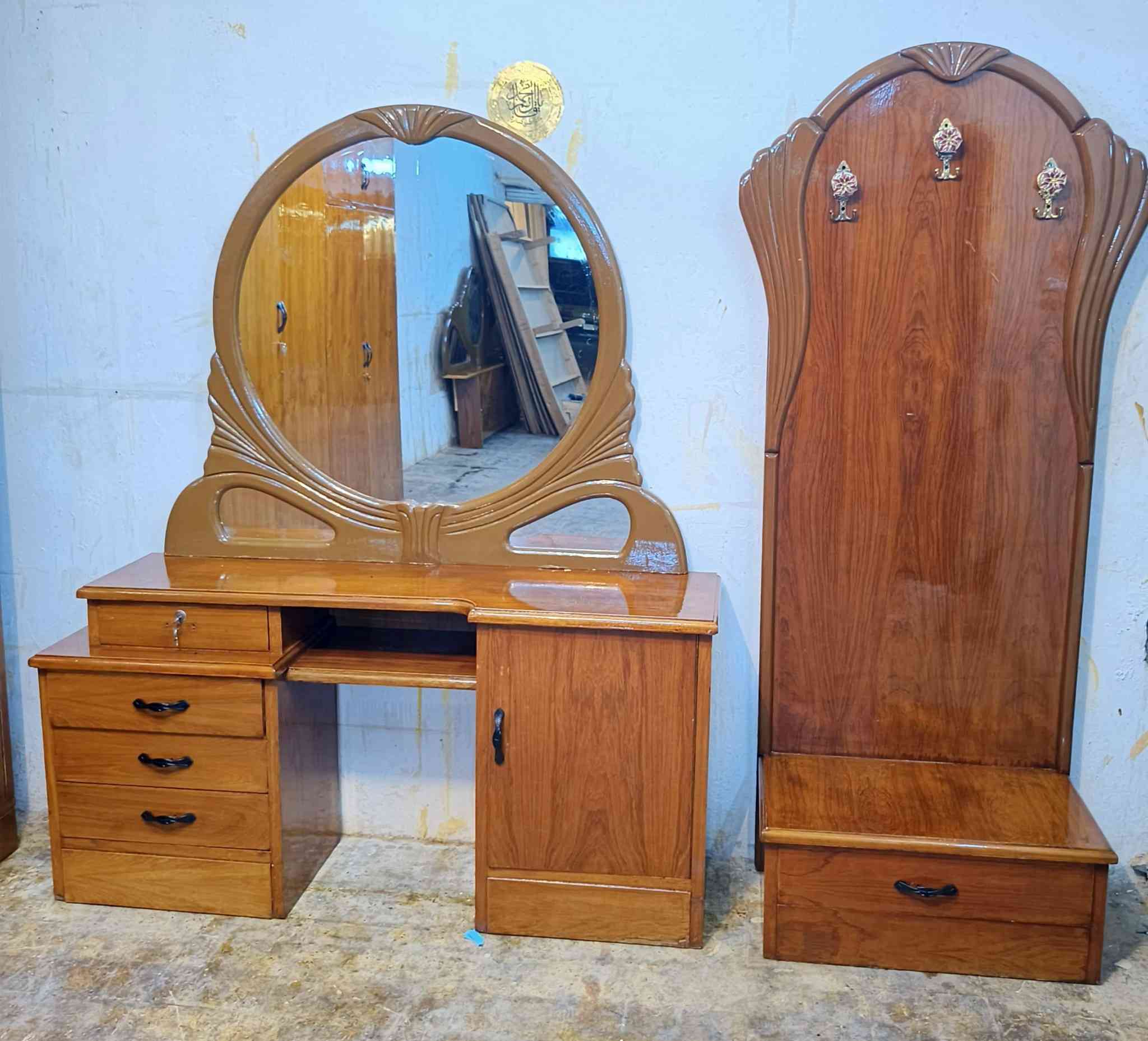 غرف نوم عدد اثنين طابقين داخل وخارج صاج خمسه ملم
وغرفه ام السته طابق واحد نظيفه صبغ حراري اوف ويت زاويه كنتوري رتفاع الكنتور مع شازلونه هديه عنوانهم كوت حي الجهاد شارع النجارين نجارة ومعرض الحجامي الاتصال او مراسلة الصفحه ***********
