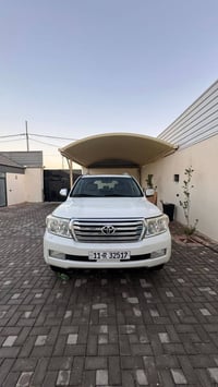لاندكروز ستينيه • ٢٠١١ • ١٩٠ الف