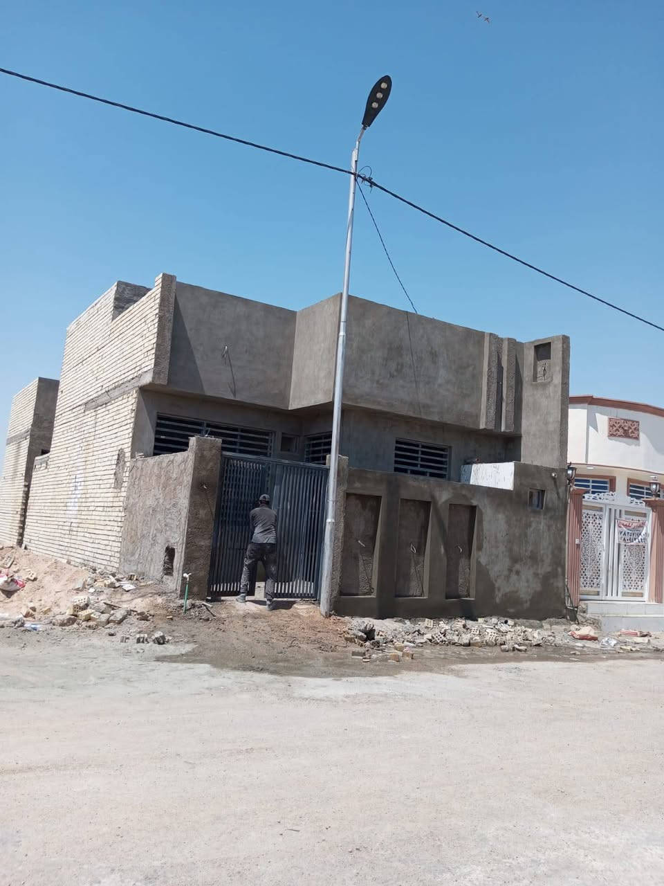 الباخ متفرغ درجه وله 
لبخ داخل وخارج واجهات
تصال ***********
يوميه ٥٠ الف
