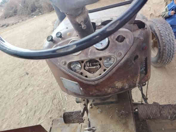 للبيع عنتر ٨٦ رقم  وسنويه بدون تحويل محرك مكفول بم مكفول جهاز كهربائيات مكفوله نكره سلف وياهه خرماشه ٢ونص متر المكان البدير للتصال على الرقم *********** سعر  ٤٢٥٠ وببهه مجال
