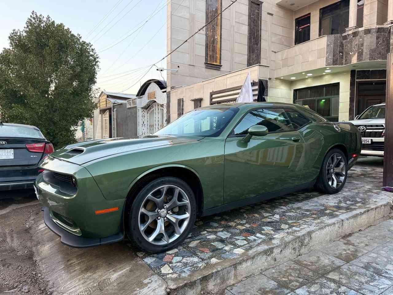 سلام عليكم جالنجر لون زيتوني
2023 مرقم كامل باسمي حادثها موجود بالصور 
السعر 168 
مكاني زيونه 
***********
