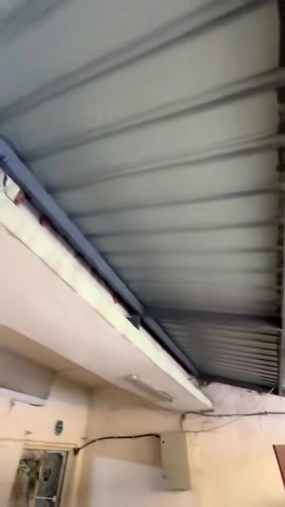 بيت للبيع طابق ونص عكادة نظيف جدا مساحة٩٦ متر واجهة ٥ و١٠ سنتيم يحتوي على طرمة كبير + هول كبير + غرفة نوم + منور + خدمات صحية مفصولة + مطبخ الطابق الثاني غرفة نوم + صطح كاشي البيت في منطقة الوشاش الحديدة شارع عريض طابو صرف تلفون ***********وتساب ***********وتساب او مراجعة مكتب الخبير للعقار ومن للة التوفيق
