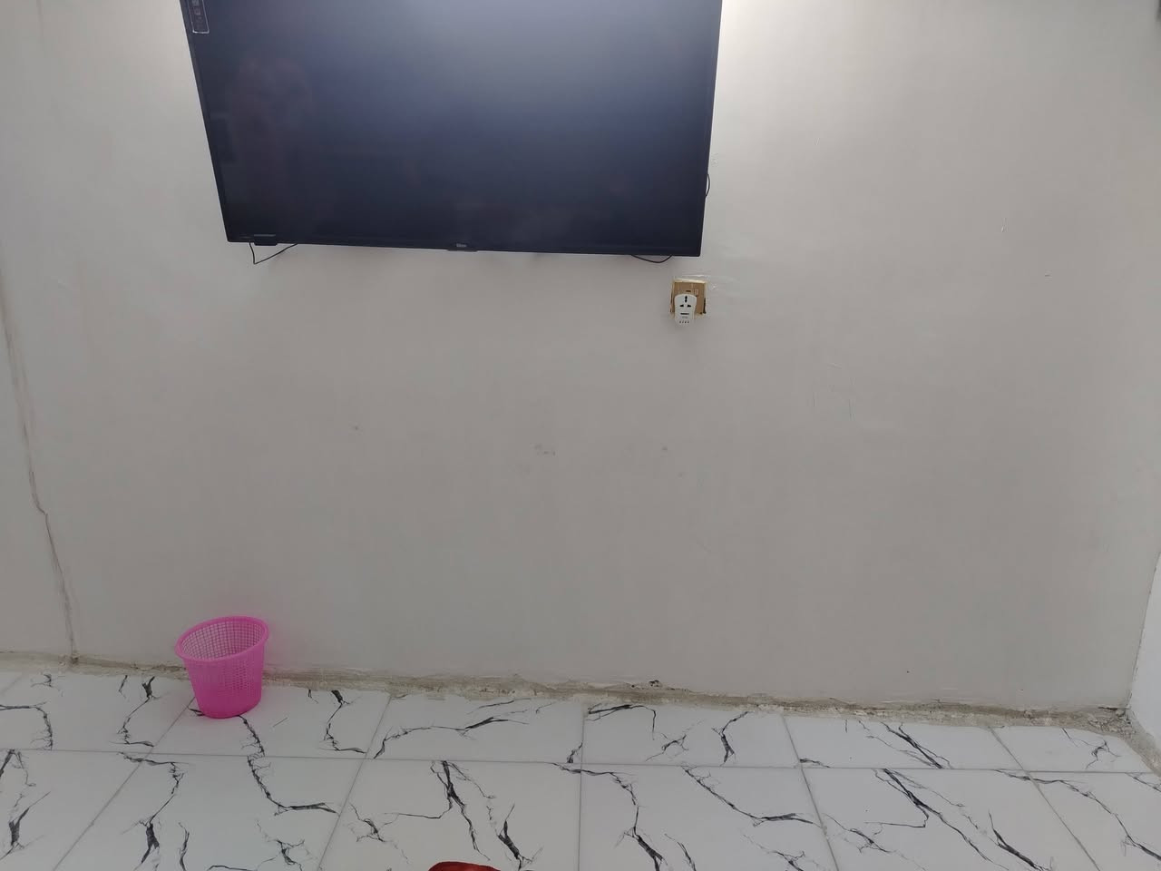 دار البيع مساحه ١٠٨ سند بسمي حي السفير قريب علئ مدرسه سلسبيل فرع مقابل بيوت العبيدي السعر ٨٧ بي مجال بسيط رقمي *********** وجه لبيت ٦ متر نزال ١٨
