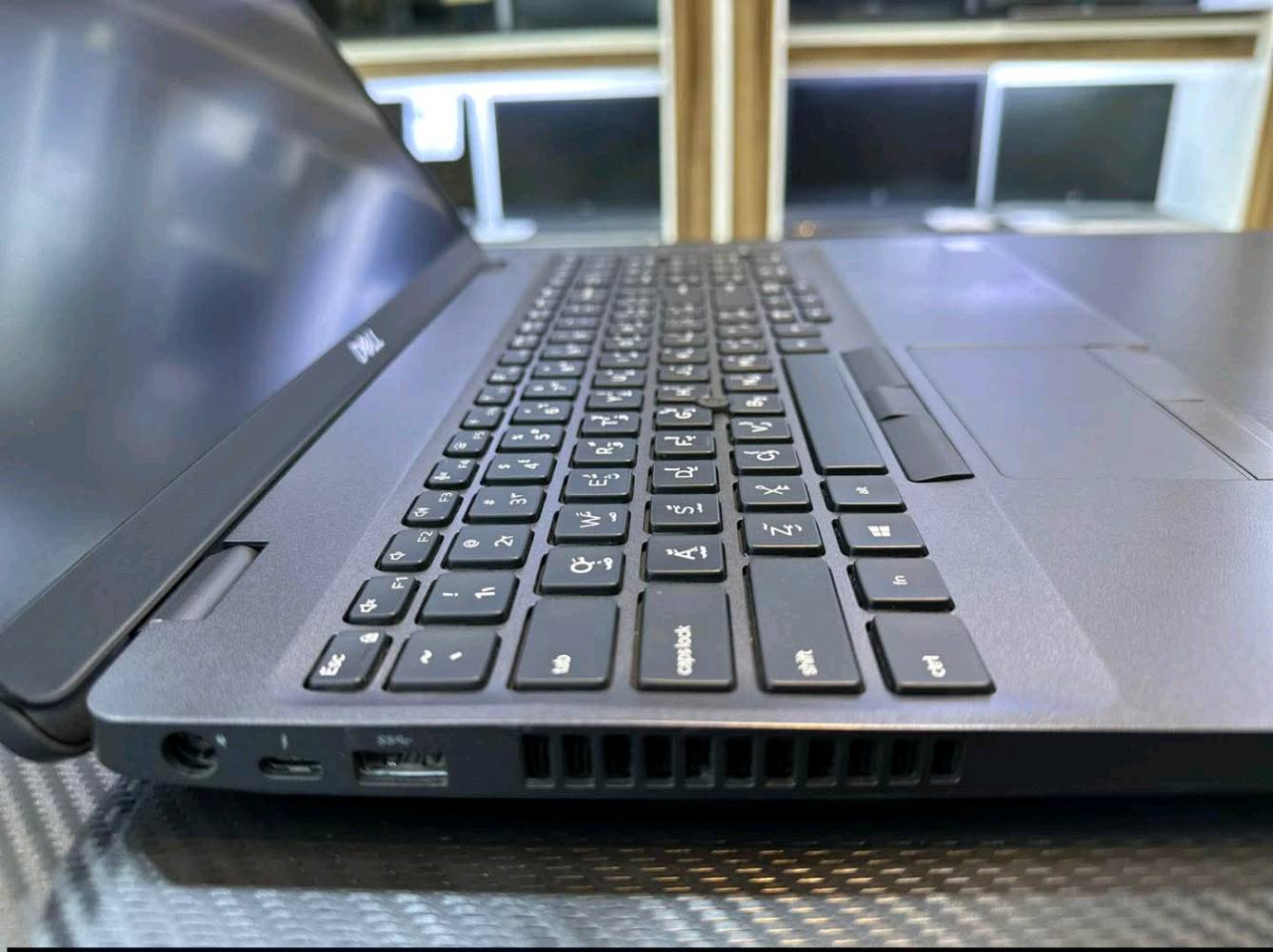 Dell Latitude 5591

🔹 المعالج: Intel Core i5 الجيل 8 فئة H
🔹 الرام: 16GB DDR4 
🔹 التخزين: 512GB SSD m.2 

🔹 كارت الشاشة : 
 خارجي منفصل 2GB Nividia Geforce MX130 
+ كارت داخلي مدمج 

🔹 الشاشة: 15.6 إنج FHD
🔹كيبورد ليزري عربي انكليزي
🔹نضافة عالية جدا 98٪

السعر 450 لف شامل التوصيل والملحقات(ماوس+حقيبة+الشاحن الاصلي)