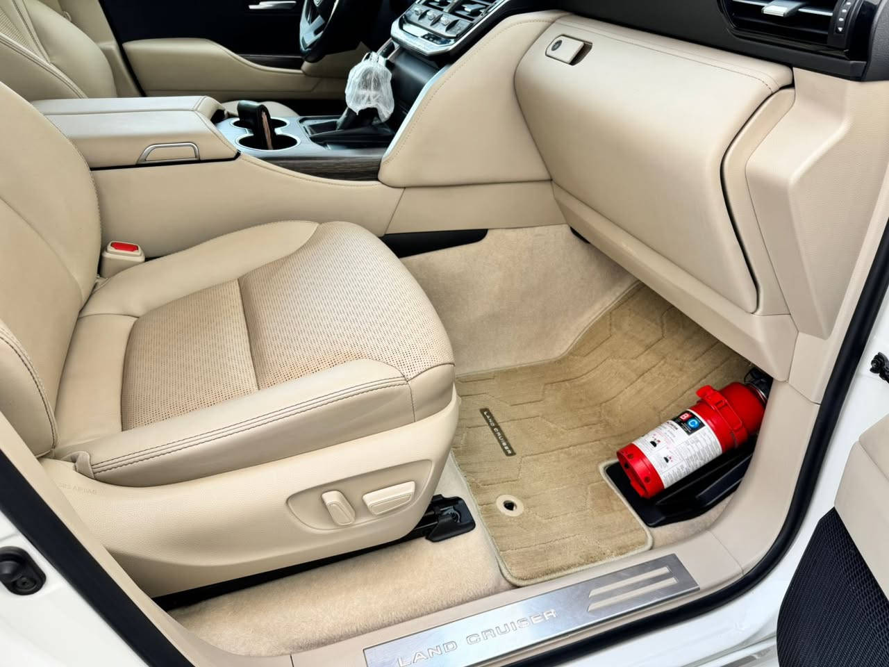 السلا عليكم ورحمة الله للبيع تيوتا لاندكروزر 2023 ماشيه 38 استلام زيرو وبعدها داخله بضمان شركه ساز 
مواصفات فول VX باب اول مكفوله كفاله عامه شرط اخت الزيرو تايرات الشركه لا بارد ولا قطره صبغ ولا رصعه وبيها سونار جديد رقم أربيل الجديد محرك 6 سلندر تنفس طبيعي مواصفات VX معروفه سعرها 675 وبيها مجال للجناي مكانها بالرمادي ***********
