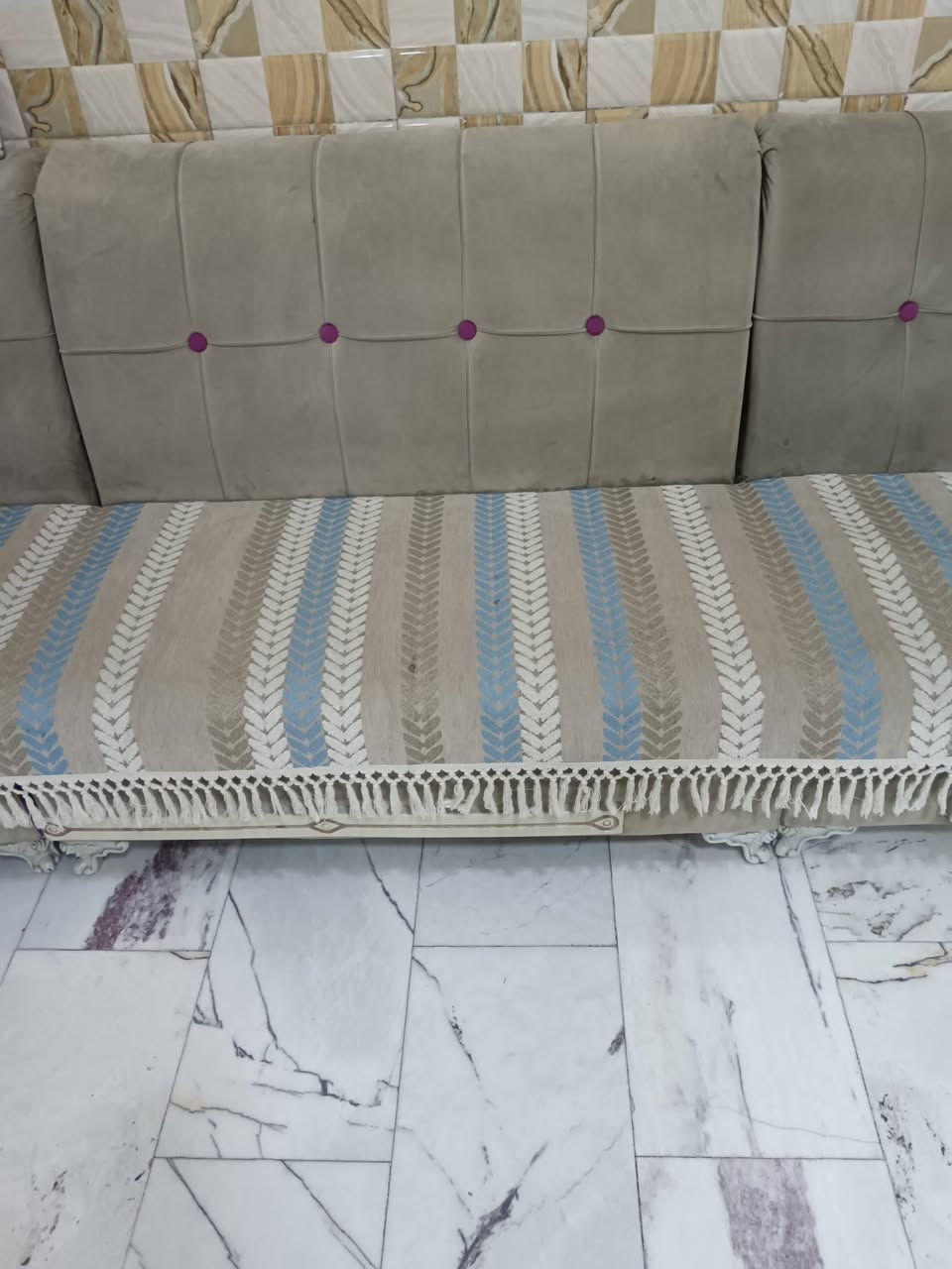 تخم للبيع السعر ٢٠٠ مكاني بغداد حبيبيه هاتف *********** الاسيا ***********
