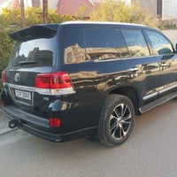 لاندكروز للبيع السعر ٥ شدات و ٧٠ ورقه موديل ٢٠٢١ الاستفسار 07737282975