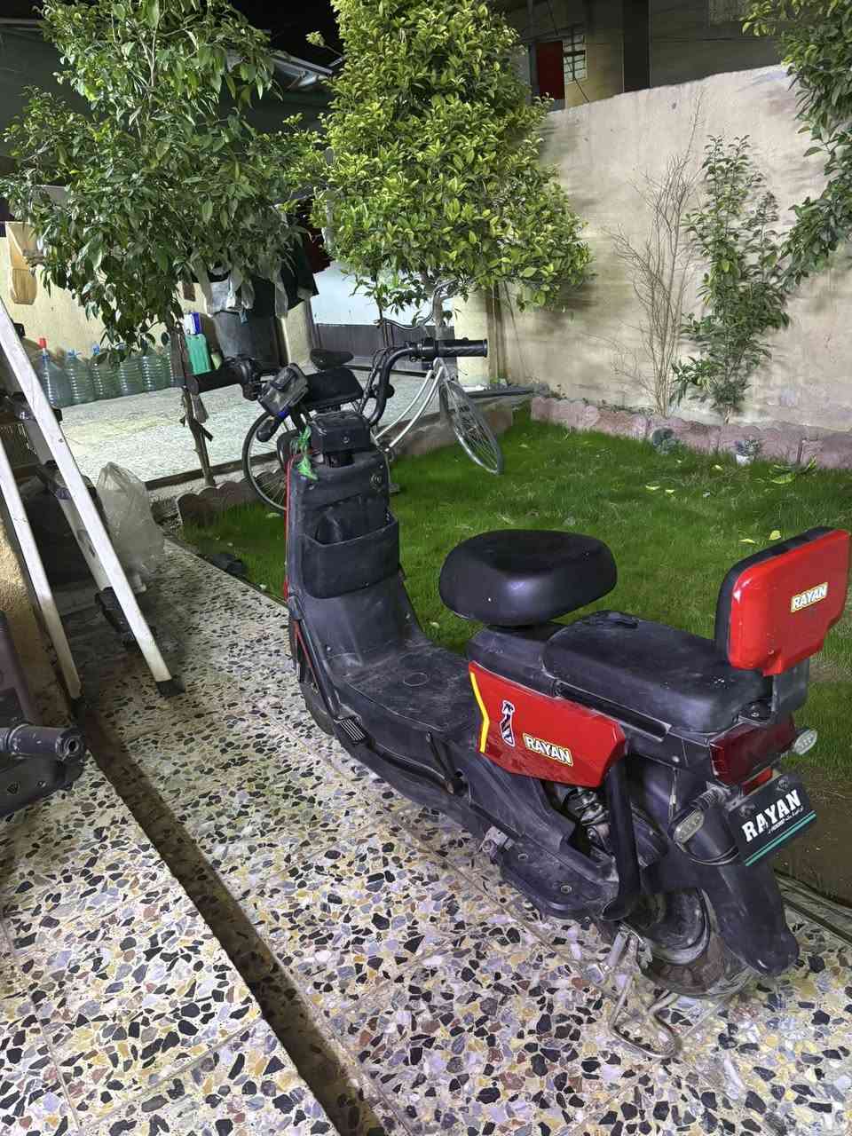 سلام عليكم شباب هاي تراجه رايده ٢٥٠ با بيها بطاريات وعقل رقم ***********
