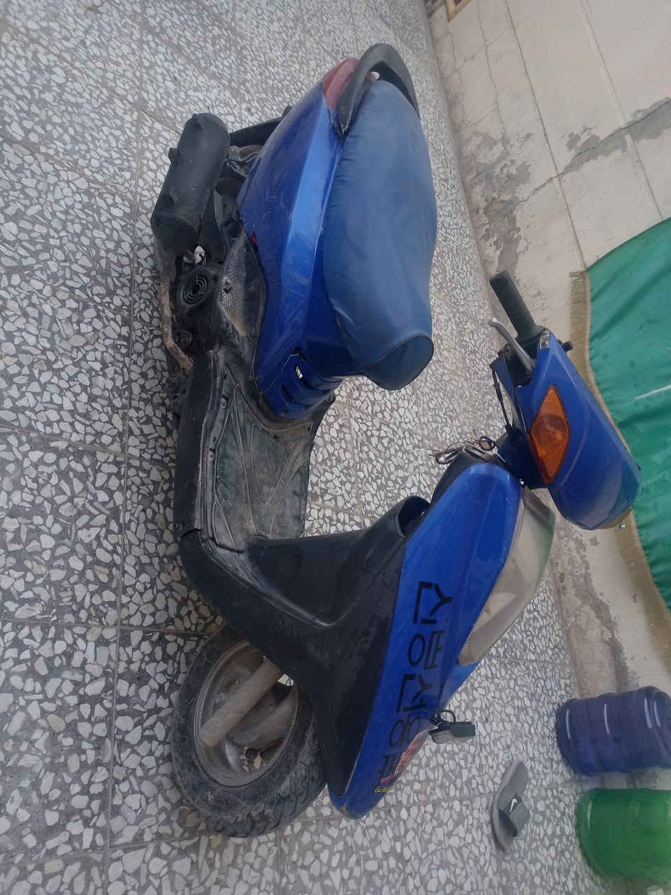 ابيع كووم حديد
السعر / 225 الف وبيها مجال
المكان / بغداد حي اور ام الكبر والغزلان شارع ضغط 
رقم هاتف ***********
