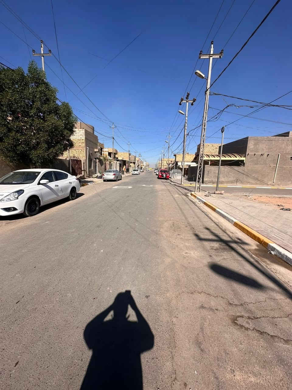 السلام عليكم عرصه للبيع ركن ع شارعين
حي الفرات شارع الصب شارع جامع الرسول الأعظم شارع ١٥ وشارع ١٠  

المساحه واقع حال ١٤٢ م واجهة ٨ نزال ١٧.٨٠ 

بالسند ١٠٣ م

مفروشة سيبس ومحدولة وجاهزه للبناء

للاستفسار ***********
