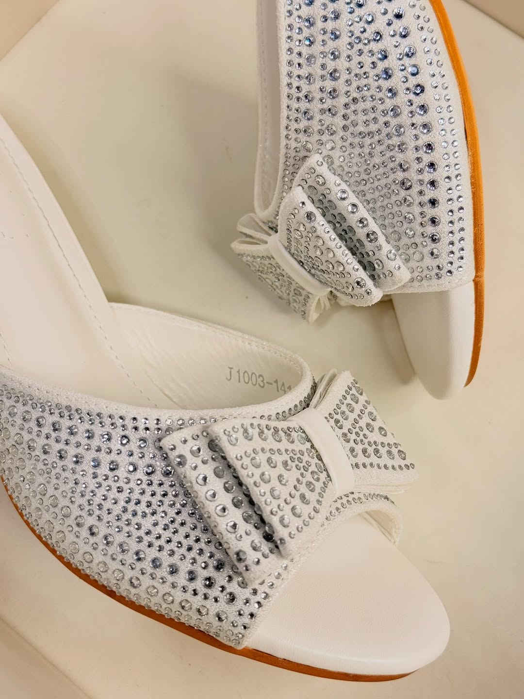 جديد NEW

كوالتي عالي جداً 

Size 36.37.38.39.40.40.41

شغل يدوي 
دبّان طبي 

كعب 5cm

اسود ابيضّ ذهبي  فضي 

للحجز والاستفسار دايركت 

كوني هنا viola 
الثقه. الراحه. الجمال


**إذا كنت صاحب هذا الإعلان وتريد حذفه لأي سبب، رجاءا أرسل رسالة إلى الدعم الفني**
