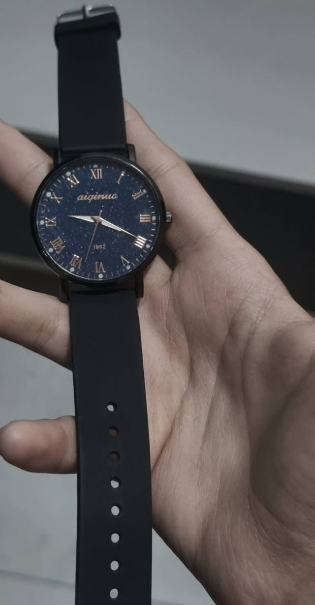 ساعات عدد 3 للبيع اول ساعة رولكس اوتوماتيك سير حديد وزن ثقيل ثاني ساعة رولكس سير حديد باتري عادية ناعمة ثالث ساعة من ماركة aiqinui ساعة مصنوعة بالصين سير جلد رايدهن كلهن ب 25 الف  وهنة كلهن هدية وصلن الي ساعات مرتبات و حلوات و نظيفات الي يريدهن مكاني بغداد رقمي واتساب ***********
