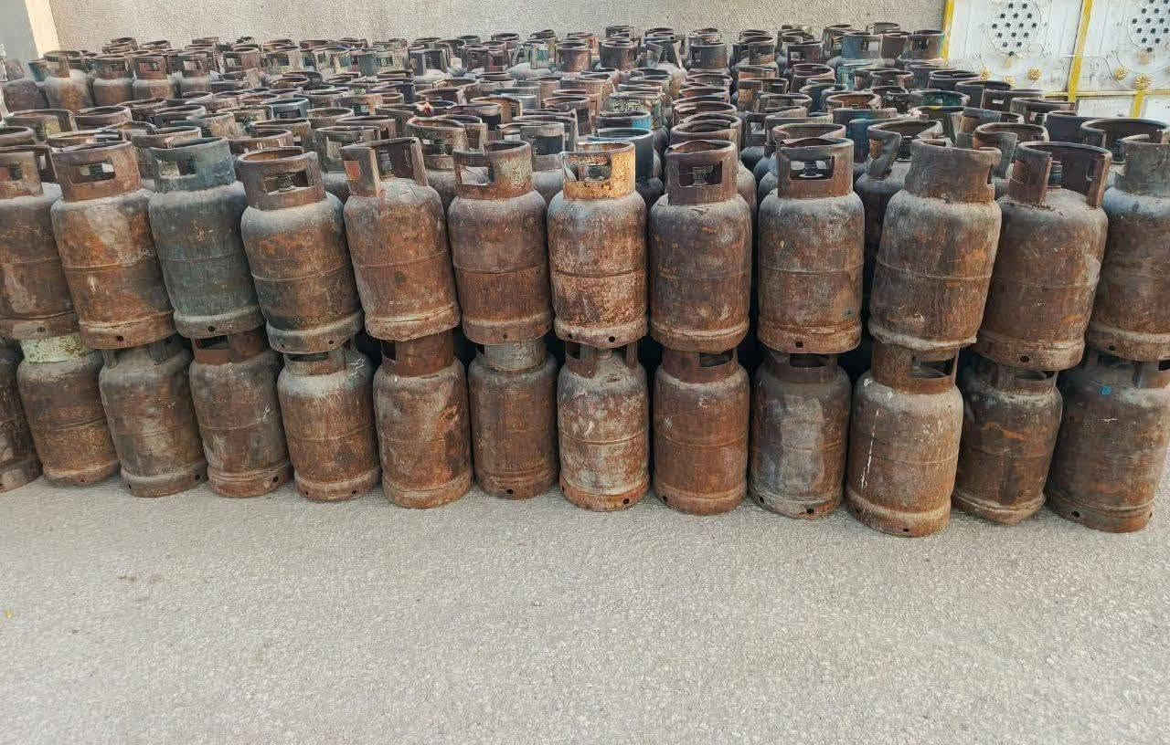 سلام عليكم خوان لدينا دباب غاز حديد سعر الوحدة 65الف مع دباب بلاستك العنوان حي الحسين القديم الرقم ***********
