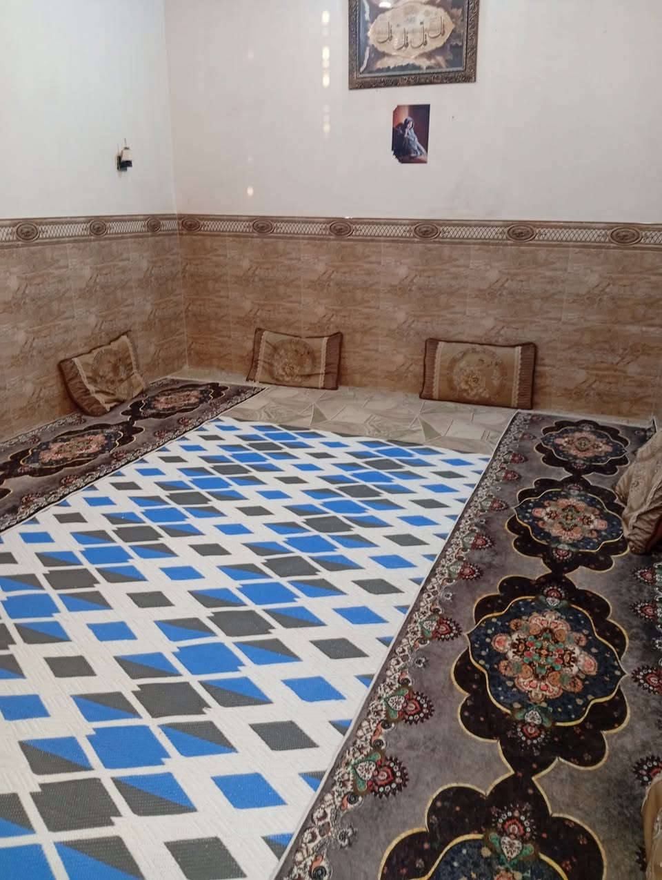 السلام عليكم الدار معروض للبيع الدار مال بلديه واصل التقيم للاستفسار الاتصال على صاحب الرقم  ***********
