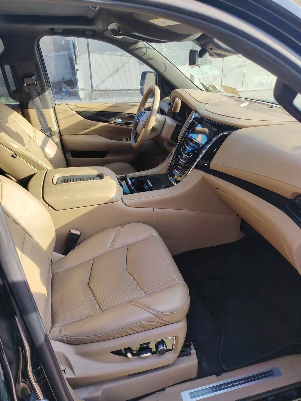 السلام عليكم ورحمة الله وبركاته
كاديلاك اسكاليد بلاتينيوم موديل 2020
دخول جديد تحويل بأسمك
بدون حادث سرقة فقط 
مصلحه اصلي وليس تجاري صيني
مكان السيارة بغداد الدورة 📍 

للتواصل مراسلة واتساب فقط 
***********
للمراوس والبيع
