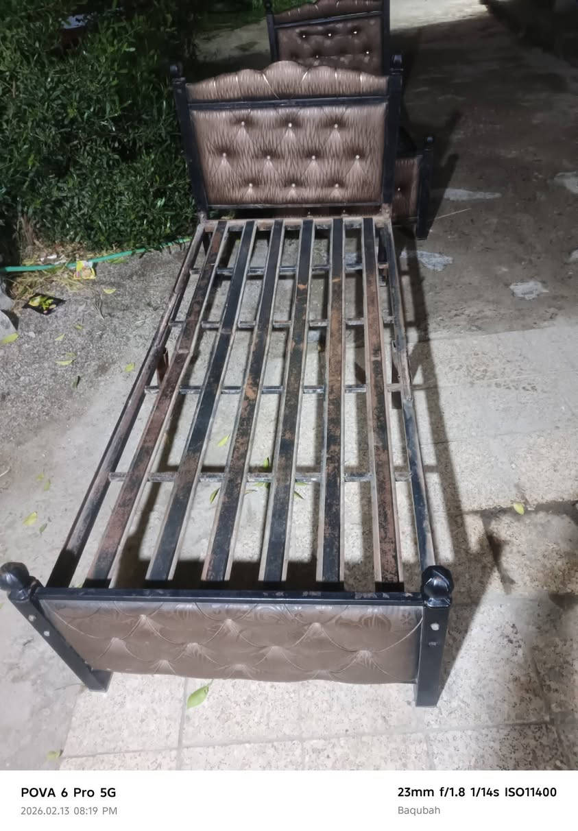 السلام عليكم جرابي ثنين للبيع نضاف السعر 80. للاتصال ***********
