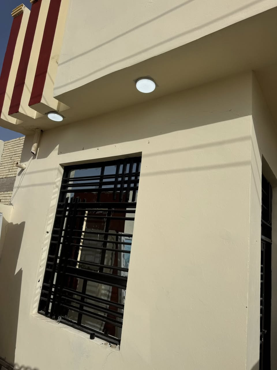 السلام عليكم 
بيت ١٠٠متر حي النداء منطقه ال٥٤ مكان جدا مميز خلف ال٦٠ التجاري مباشر شارع المجمعات اول ٦٠ بناء حديث درجه اولى فارغ حاليا للتواصل الاتصال ***********
