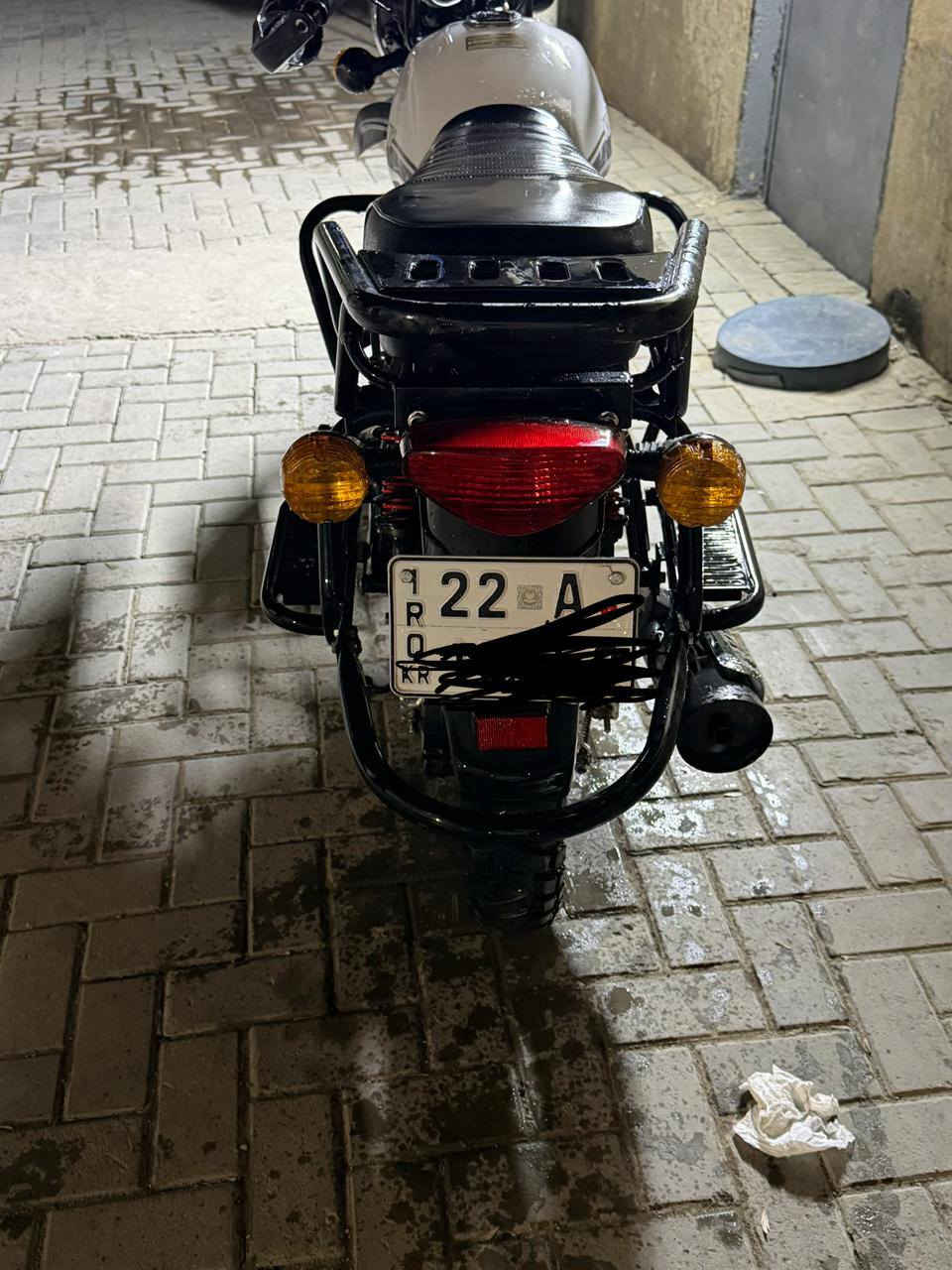 السلام عليكم شباب
دراجة كي وي موديل 2025 من شركة عجلة الخليج – الكرادة
الدراجة نظافة 100%، استخدام خفيف جدًا، ما بيها أي ملاحظة وتفحص على راحتك.
مرقّمة رقم أربيل، والتحويل يتم ثاني يوم بدون تأخير.
الدراجة كلش حلوة ومريحة وسواقتها ناعمة، وخير من الله إن شاء الله.
نازلـة من الشركة صار شهر ونص فقط، وبعدها بالضمان.
ما مصروفة نهائيًا، وحالتها مثل الجديدة.
السعر 2.500.000 وقابل للتفاوض للشراي
رجاءً لا تبخس بالسعر، الدراجة نظيفة وتستاهل.
📍 العنوان: الكرادة
📞 رقم الهاتف: ***********
الله يرزق الجميع 🌹
