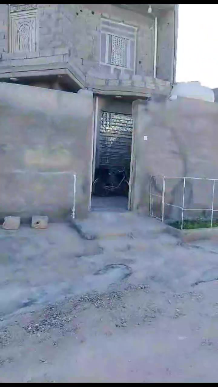 دار البيع
حي جبيل قرب جامع العابد 
المساحة /٢٠٠متر
الواجهة /١٠متر
النزال /٢٠متر
الشارع /١٠متر
نوع الملك /طابو زراعي سند 25 تحويل مباشر
يتكون الطابق الاول/من غرفة وصالة تحتوي على درج
دائري ومطبخ حار وبارد واستقبال وصحيات ومناور عدد 2 
الطابق الثاني مكون /من غرف عدد 2 وصالة
السعر 55 بي مجال 

       هاتف ***********
