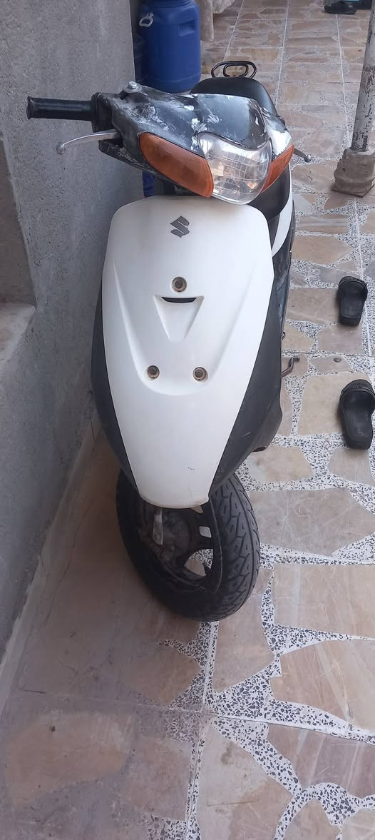 السلام عليكم دراجه لبيع ساسوكي رياضي كرباياتها شغاله سلف هندره مفتوحه مره وحده السعر 250 وبيها مجال قليل الشراي ***********

