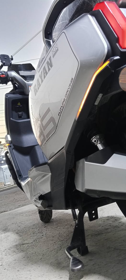 دراجة شحن ريان الصاعقة (تالج بي فايف الصاعقة)
بطارية ليثيوم 30 امبير  72 فولت
الدراجة موديل حديث وبيها تطبيقين
تطبيق يتحكم بالدراجة 
وتطبيق يتحكم بالبطارية
وبيها تشغيل عن طريق الموبايل يعني تكدر تشغلها بدون بصمة
بصمات 2 مع سويجاتهن الاحتياط
الدراجة بيها شلعة قوية لان ليثيوم وتكدر تقلل الشلعة من التطبيق وحتى السرعة تكدر تقللها

العنوان بغداد 
السعر 1,750٫000 وبيها مجال بسيط بغداد, العراق


**إذا كنت صاحب هذا الإعلان وتريد حذفه لأي سبب، رجاءا أرسل رسالة إلى الدعم الفني**