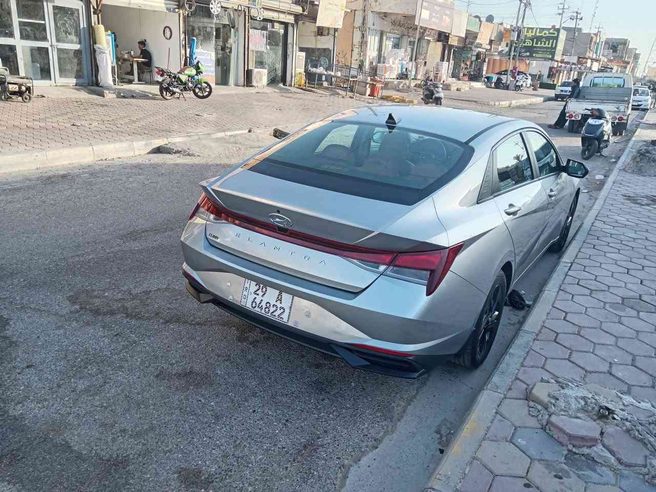 النترا ٢٠٢٢ وارد امريكي  رقم واسط انكليزي وهزه جديده مكينه ٢٠٠٠ دوش مواصفات بصمة وترحيب وفتح الصندوق عند الاستشعار وتشغيل عن بعد رادار امامي حادثهة فقط بنيد معمر ومصبوغ لا شاصي ولا لغد ولا بارد باقي السياره ماشيه ٦٩ قابل للزياده الاستفسار فقط على الهاتف *********** السعر ١٤٥ وبيها مجال
