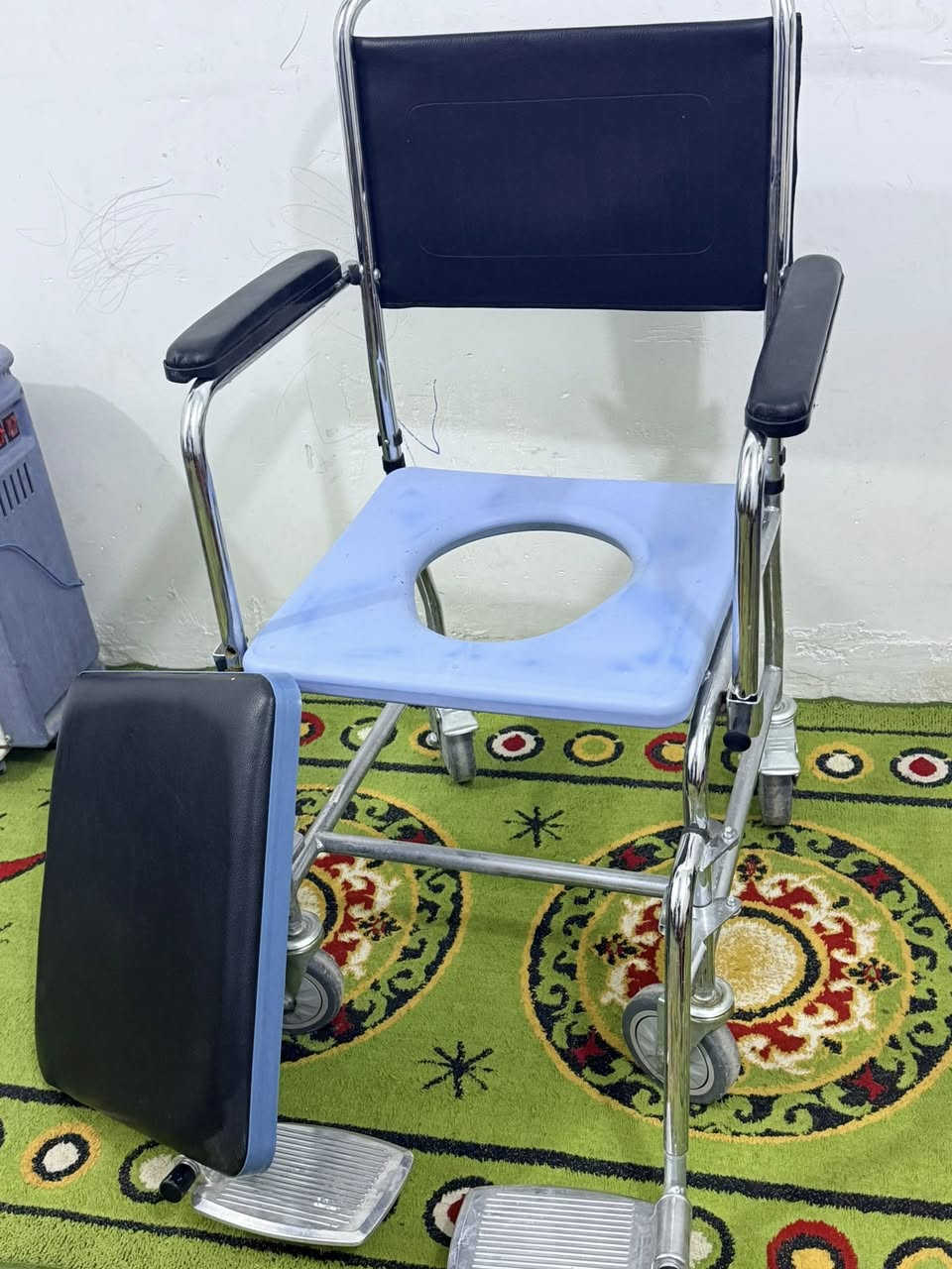 كرسي متحرك حمام وجلوس ودفع كلش ممتاز يدات متحركه دواسات متحركه كشن مدوشم طبي تايرايات جدا قويه تتحمل لحد وزن 120 سعره 100 والتوصيل 5 كل المحافظات


**إذا كنت صاحب هذا الإعلان وتريد حذفه لأي سبب، رجاءا أرسل رسالة إلى الدعم الفني**