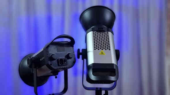 اضاءة فديو مستمرة 200 واط من شركة 
باي كلر 
شمسي ابيض ثلجي
تحكم كلفن
تحكم بقوة الاضاءة 
شاشة كبيرة 
فانات تبريد عدد ٢ صامت
تحكم تطبيق موبايل
جديد متوفر توصيل  ***********
