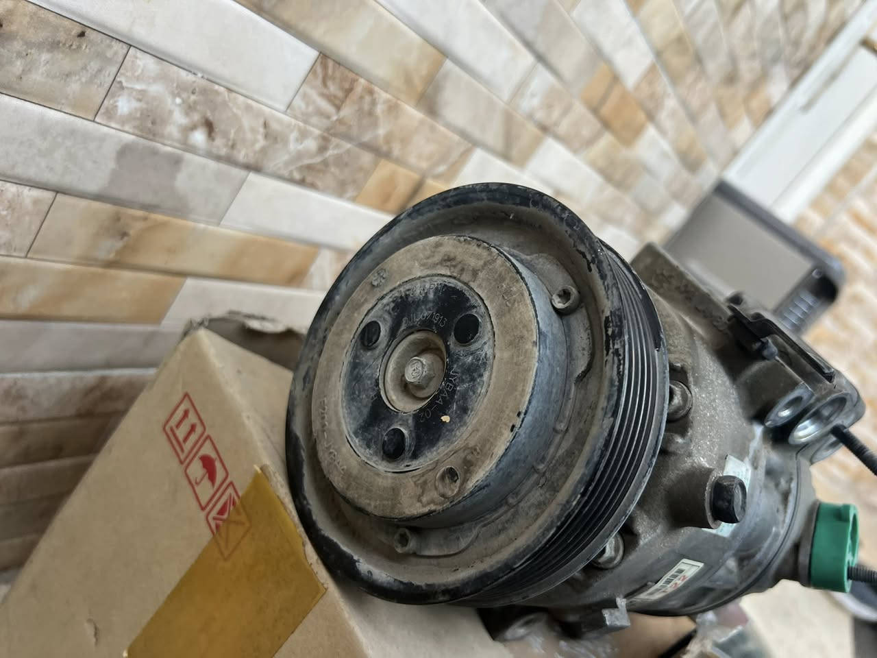 السلام عليكم 
للبيع مازده سورنتو 2016 + كمبريسر سبورتج 2014 + بلوجكترات 
 تفصيخ من السياره وكاله 

الاستفسار 
***********
