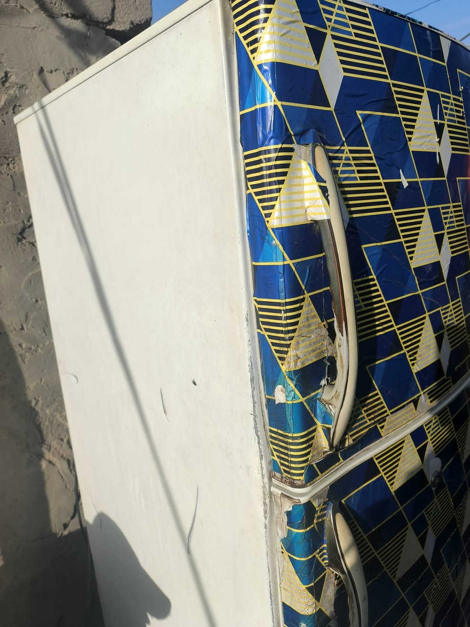 ثلاجه البيع شغاله
سعر 50 حي السلام

***********
