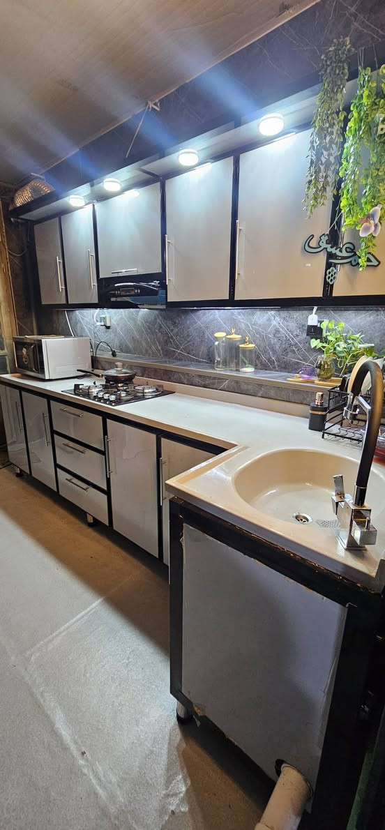 السلام عليكم
كاونتر المنيوم + طباخ + مرشحه قبل شهر ونص اشتريتهن واستعمال كلش قليل جديدات بعدهن تجي بعينك وتشوف نضافتهن مكاني بغداد الدورة 
للاستفسار اكثر على الخاص او الاتصال على الرقم 
*********** متواجد واتس ايضا
