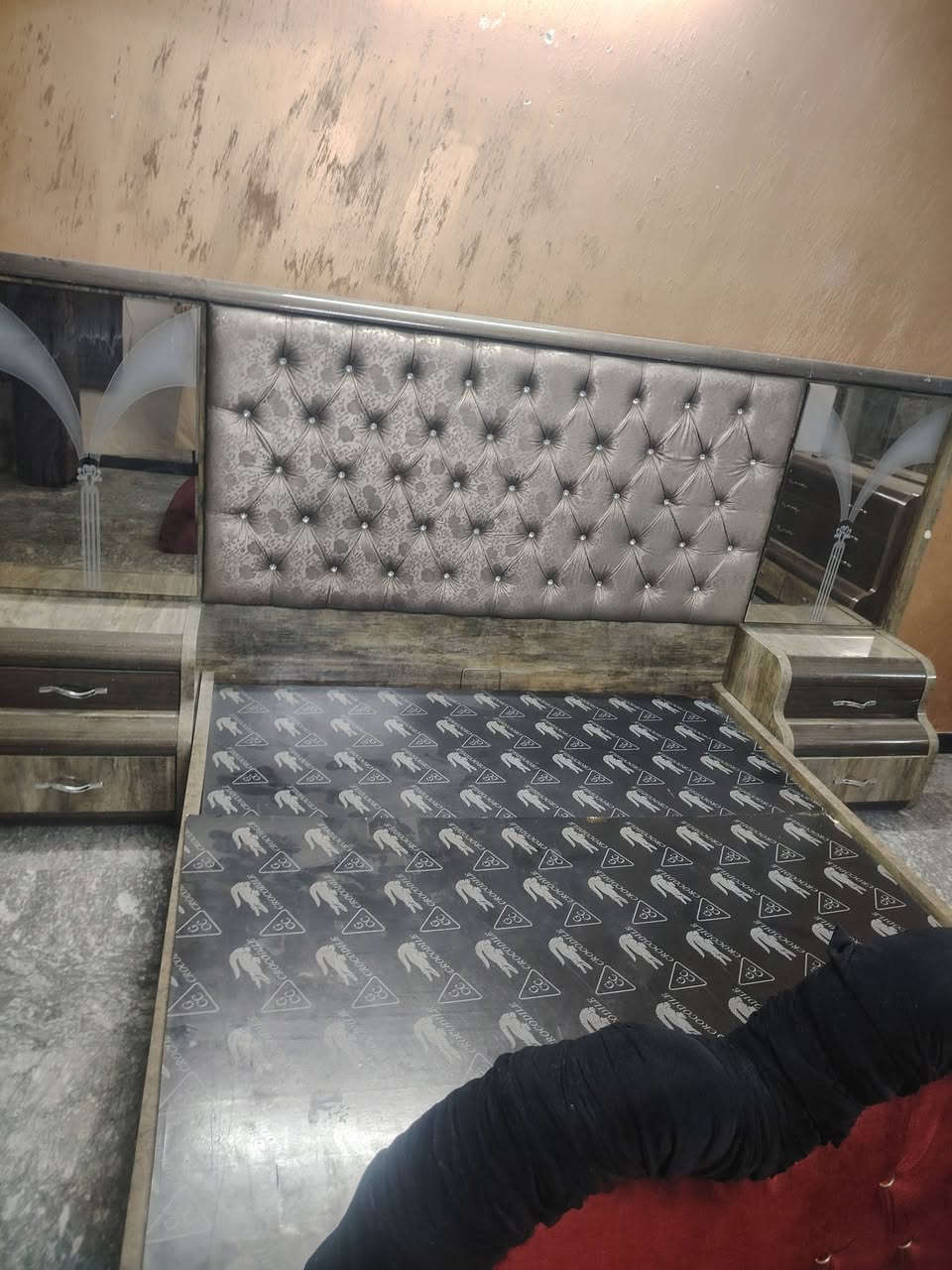 السلام عليكم غرفه نوم للبيع ماخذيها ٢٤ ورقه السعر مليون
***********
