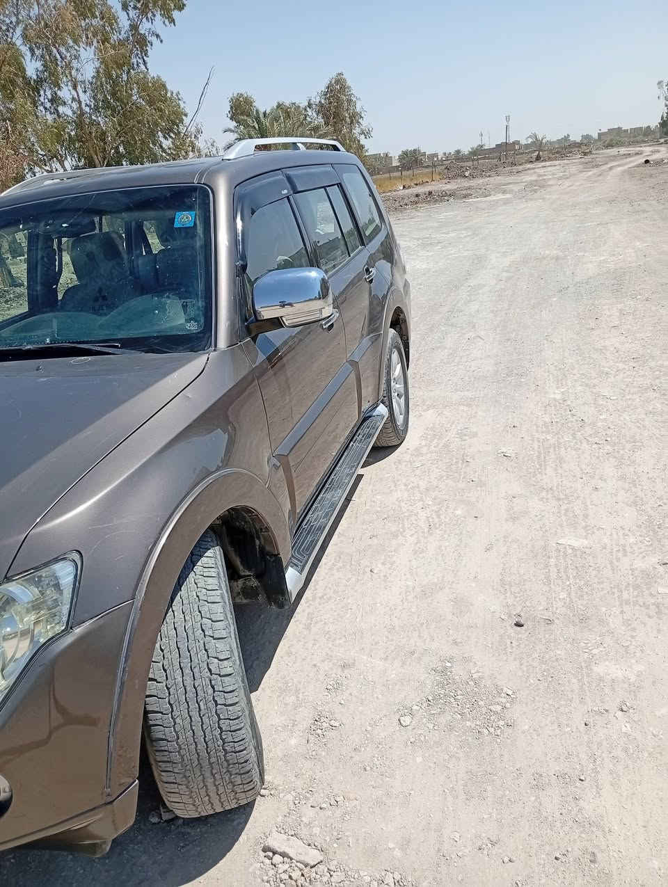 السلام عليكم باجيرو موديل 2010السيارة فول مواصفات فتحة سقف ودمام وتحكم استيرن جهتين وانضمة انزلاق ودفلوك السيارة مكفولة كفالة عامةعدة بارد شبر بل باب البصف السابق محرك 3800 محرك وكير مكفولات كهربائيات كلهة شغالة تبريدهة ثلج مكان السيارة بغداد الشعلة للاستفسار ***********
