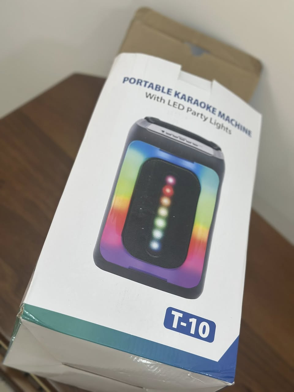 سبيكر كاروكي T-10 + مايك لاسلكي 🎤🔥
حفلات + طلعات + جلسات بدون سماعات

المميزات:

1. صوت قوي 30W + بيس عميق

2. مايك لاسلكي للغناء كاريوكي 

3. اضاءة LED RGB تتحرك ويه الموسيقى

4. بلوتوث + USB + كارت ميموري + AUX

5. بطارية 6 ساعات + يشحن الموبايل

6. هاندل للحمل - خفيف وسهل


**إذا كنت صاحب هذا الإعلان وتريد حذفه لأي سبب، رجاءا أرسل رسالة إلى الدعم الفني**