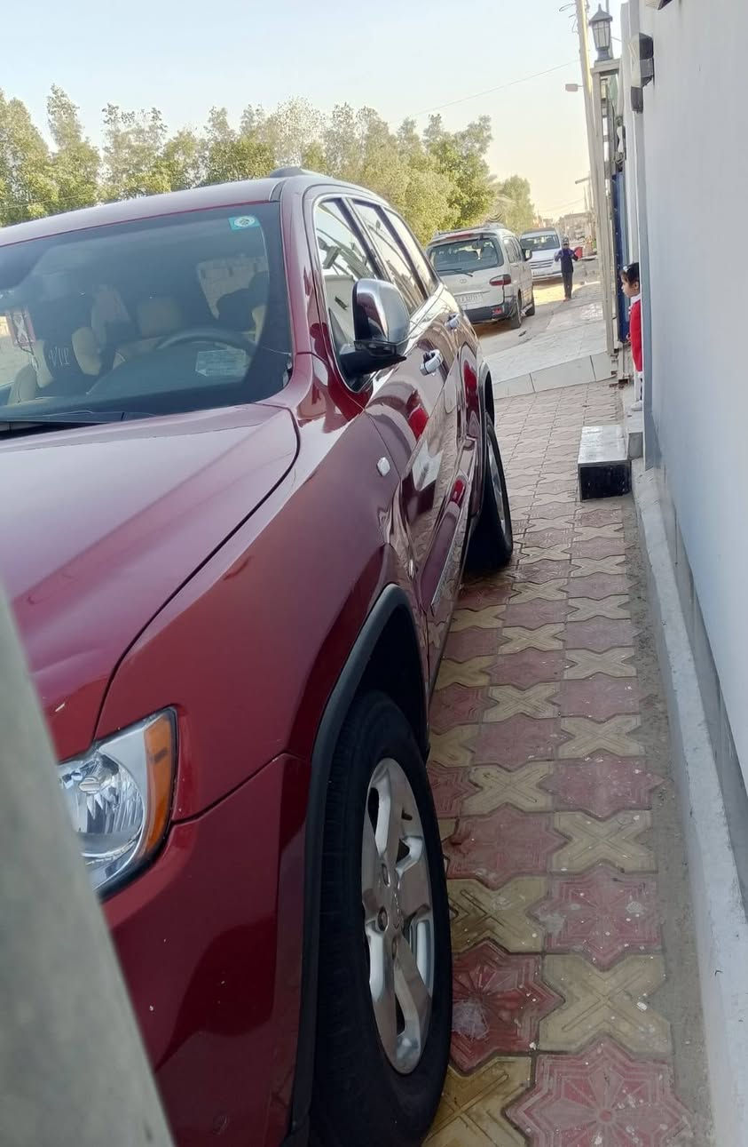 السلام عليكم جيب خليجيه.كفاله عامه  ما عدا شبر صبغ  ش
جو ملغ بدون فتح وبدون دواخل    موديل 13 رقم بغداد دولي باسمي سياره فول مواصفات واحد على واحد تخم تاير دوشمه عامه السياره ما ناقصها اي شيء مكينه 6 سياره كلش حلوه احلى من الصوره  مكان السياره بابل قضاء القاسم ***********
