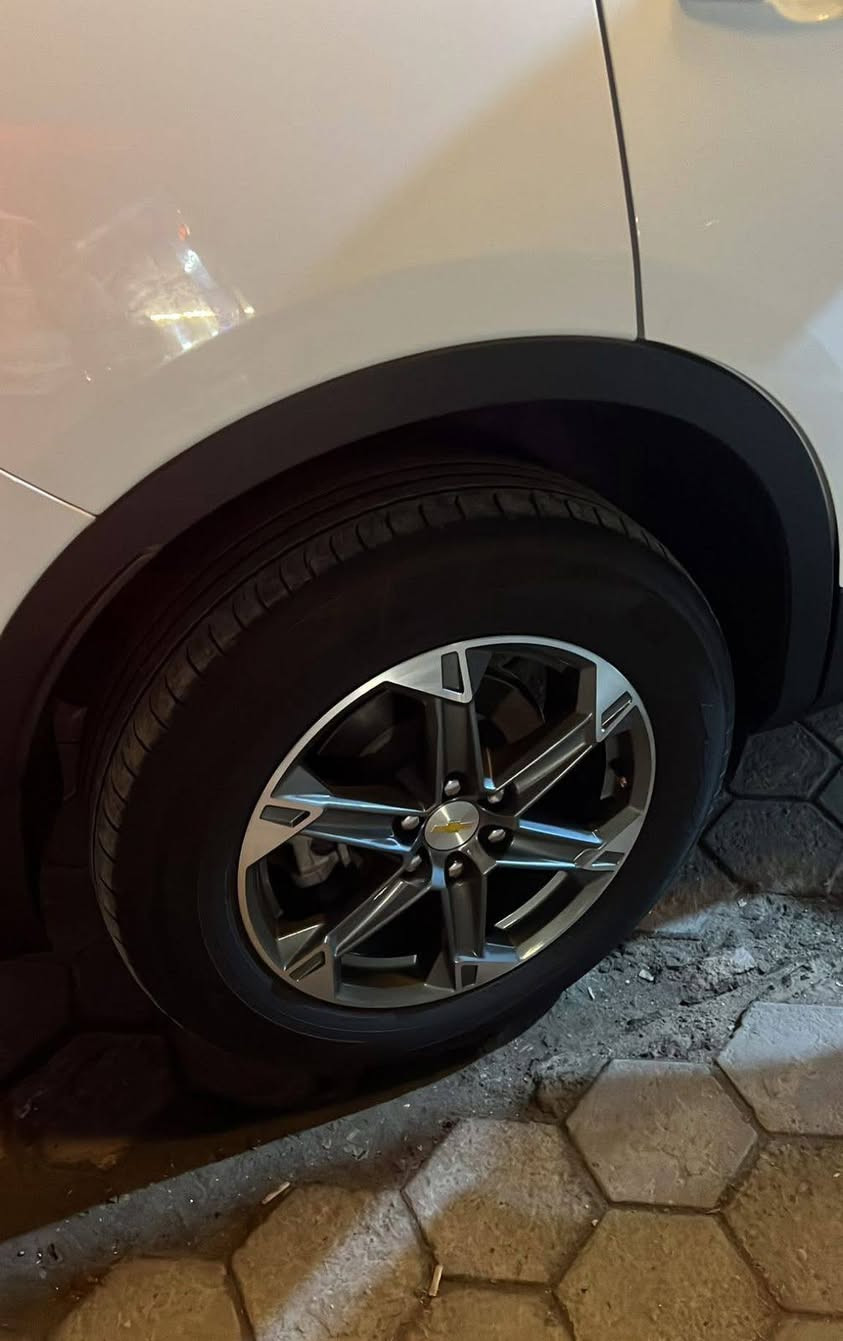 🚘 Chevrolet Blazer 2LT للبيع
🔹 موديل 2023
🔹 محرك 2.0 تيربو / 4 سلندر
🔹 ماشية 15 ألف مايل
🔹 فور ويل درايف (4WD)
🔹 رقم أربيل وكالة
🔹 وكالة باسم المالك

✅ السيارة كفالة
✅ ضربتها فقط الي بالصورة

📍 الموقع: كربلاء — البوبيات قريب على مركز المدينة

💰 السعر: 185 بيها مجال بسيط

🔖 رقم الشاصي: 3GNKBHR44PS203247

للاستفسار التواصل خاص 📩


**إذا كنت صاحب هذا الإعلان وتريد حذفه لأي سبب، رجاءا أرسل رسالة إلى الدعم الفني**