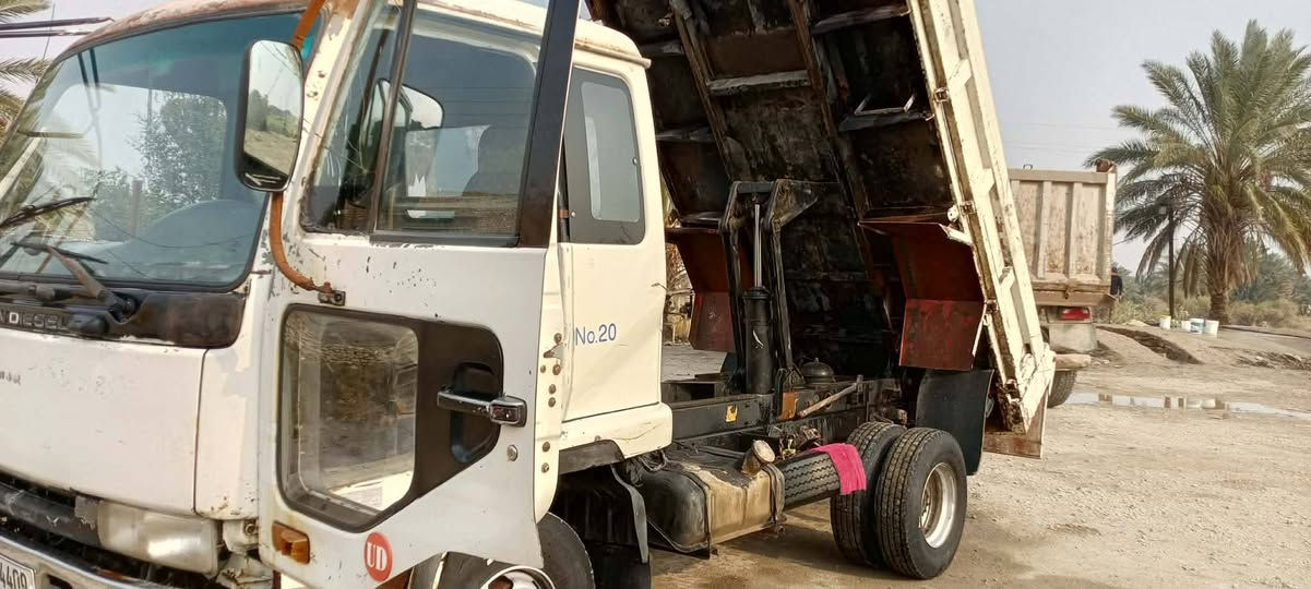 نيسان ٤طن قلاب بلاد محرك شاطي مكفول رقم قادسية انكليزي مكلف بل نشر رقم صاحب السيارة ***********
