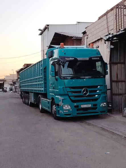 سلام عليكم سياره للبيع راس وعربانه موديل 2009فول مواصفات مربوطه عربانه 4محاور وجاهزه للعمل
ويحب يتصل على هذا رقم ***********
