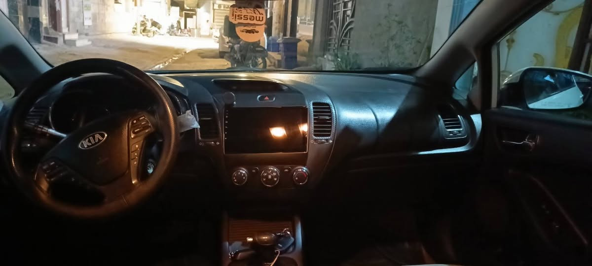 السلام عليكم.  كيا فورتي مويل 2015    السياره فتحه اومري. اوتو.  فول. تحكم سترين  تبريد قطعتين  تدقئه كوشنات فول السياره ماعده البصمه  مكينه 2000  حادث السياره. موجود    عندي السونار مالتها.   او سعرها 108 او بيها مجال الطيبين    رقم التلفون ***********
