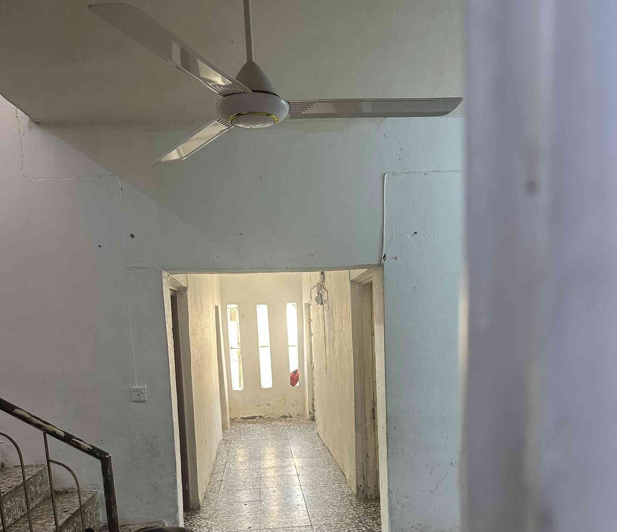 200 م
طابق ونصف 4 غرف نوم
گراج الاسدي فرع افران النصر 
للاستفسار *********** واتس اب
