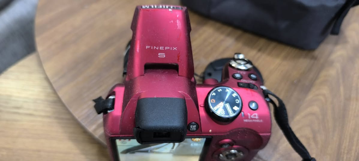 السلام عليكم
كاميرا ديجيتال 
ماركه Fujifilm 
تاخذ 4 باتري قلم 
كاميرا مع حقيبه فقط
السعر 85
التوصيل 5 بغداد 6 باقي المحافظات


**إذا كنت صاحب هذا الإعلان وتريد حذفه لأي سبب، رجاءا أرسل رسالة إلى الدعم الفني**