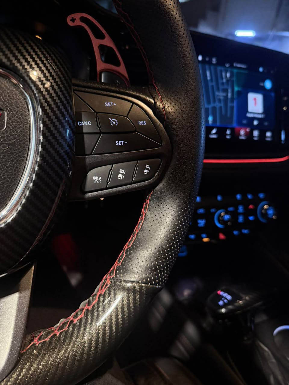 دوج دورنكو Gt 2023 فول للبيع فقط 
وارد امريكي المحرك : V6 . 3.6L .رقم اربيل هزه وسنويه جدد 
المواصفات رادار امامي مع مانع تصادم تحذير الخروج عن المسار. تحذير النقطة العمياء  حساسات امامية وخلفية
 . فتحة سقف (سلايد)  مقاعد جلد اسود كهربائية مع ذاكرة لحفظ وضعيات الجلوس تبريد 3قطعه تبريد $تدفئة مقود القيادة.$ مقاعد تدفئه تبريد مقود رياضي مع تحكم كهربائي. مصابيح امامية زنون مع LED كشافات ضباب LED . شاشة كبيره $نظام ملاحة (GPS) . تشغيل عن بعد  صندوق كهربائي .   
كاميرا خلفية دواره ...ماشيه___24__ألف كلش نظيفه
كير شفتات $ توقف ذاتي وبعد بيها مواصفات وانا معدل عليها البنيد ولايت لد متغير ولحايه ودوسات كهرباء وسقف بلورايز متغير واناره محيطه مغلفه داخل جلد الارضيات ودوشمه كامله
السياره حادثها سطحي جاملغ امامي وبابين مبدلات بلادي وجاملغ الخلفي نصه صبغ البجم مامفتوح ولا مبدل السياره ع بلاد مكاني بغداد المنصور رقمي *********** السعر 285 وبي مجال ومعروفه اسعارهن 
صور الحادث خاص أو واتسب 
رقم اربيل مميز مواليد 89 بغداد, العراق
