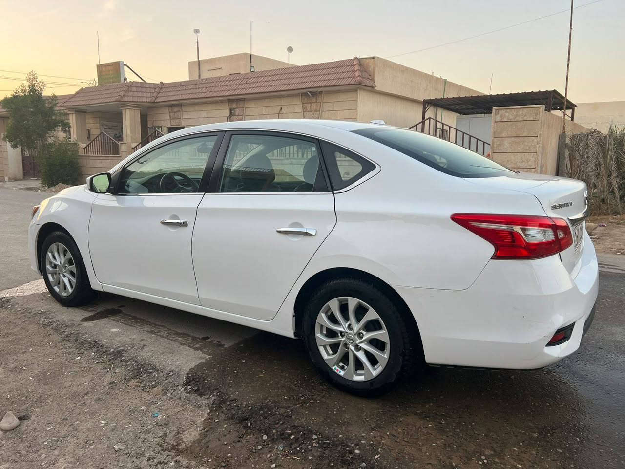 السلام عليكم 
نيسان سنترا 2019 للبيع
فول عدا فتحه
ضرر جاملغ وبنيد بدون اي دواخل ضرر سطحي
بسمي وسنويه ورقم وهزه جديد
كير محرك شرط شرط 
السعر 115 وبيه مجال
*********** اتصل فقط
