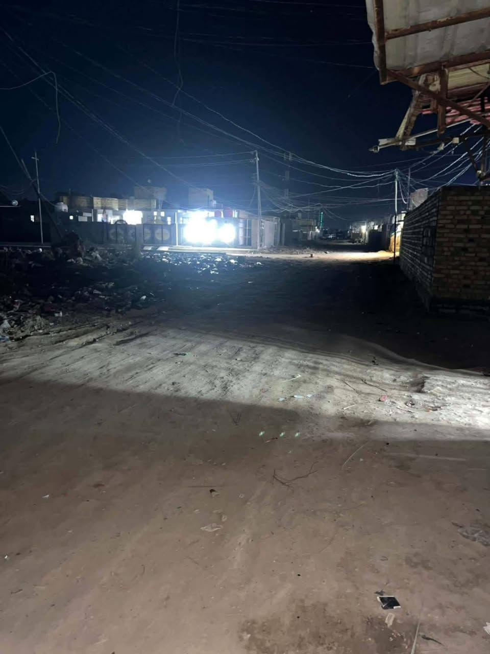 بيت ركن زراعي للبيع مساحه 300 متر حي المنتظر خلف مشروع الماء قضاء الرفاعي يحتوي على محلات عدد 2 مساحه المحلات تصبح مشتمل لان مساحتهن كبيره ويحتوي على غرف عدد 3 وغرفه مخزن و استقبال كبيره وصاله كبيره ومطبخ حراري ومطبخ بارد مقابيل الطابو مشمول بلتطويب معاملته جاهزه يبعد عن التبليط حولي ٢٠٠ مترت
للتواصل ***********
