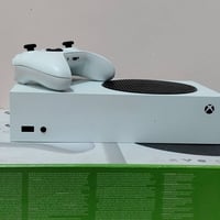 اكس بوكس سيريس اس للبيع الجهاز كلش نظيف و كامل الملحقات و استخدام كلش ...