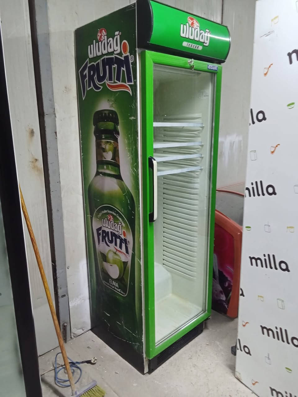 عوارض للبيع مكاني بغداد العبيدي شغلات تبريد فول شرط الضمان شراي اتصل متواجد واتساب ***********
